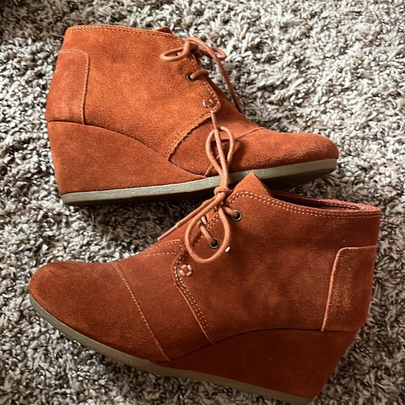 Tom’s Wedge Booties - Picture 3 of 9